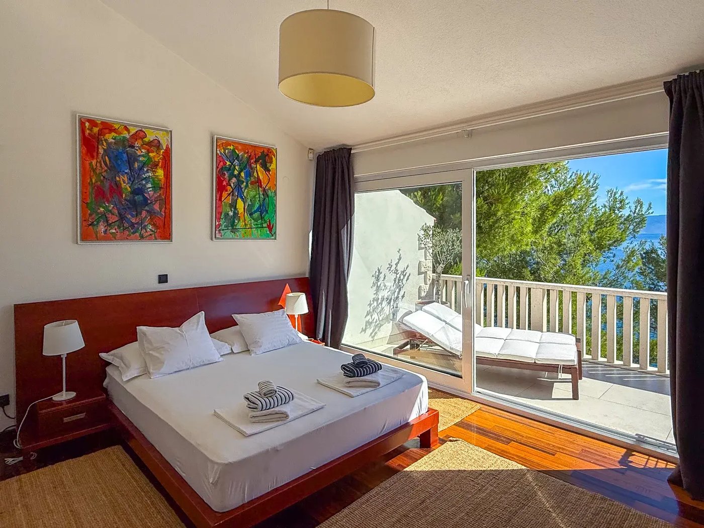 Master Bedroom with en-suite bathroom at Villa Aqua — photo 1