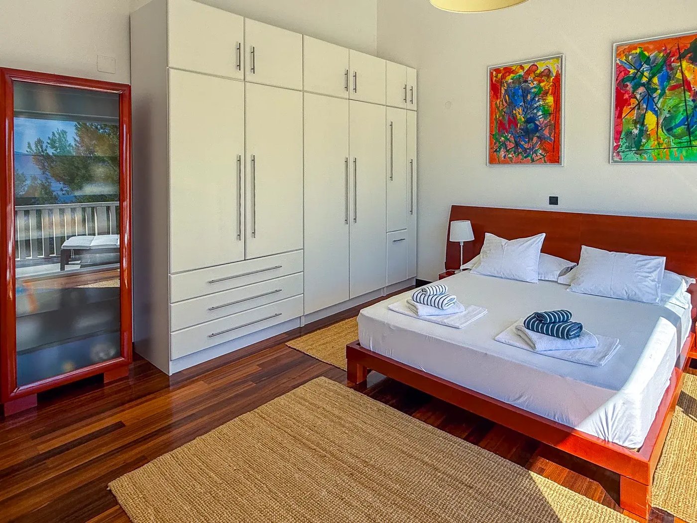 Master Bedroom with en-suite bathroom at Villa Aqua — photo 2