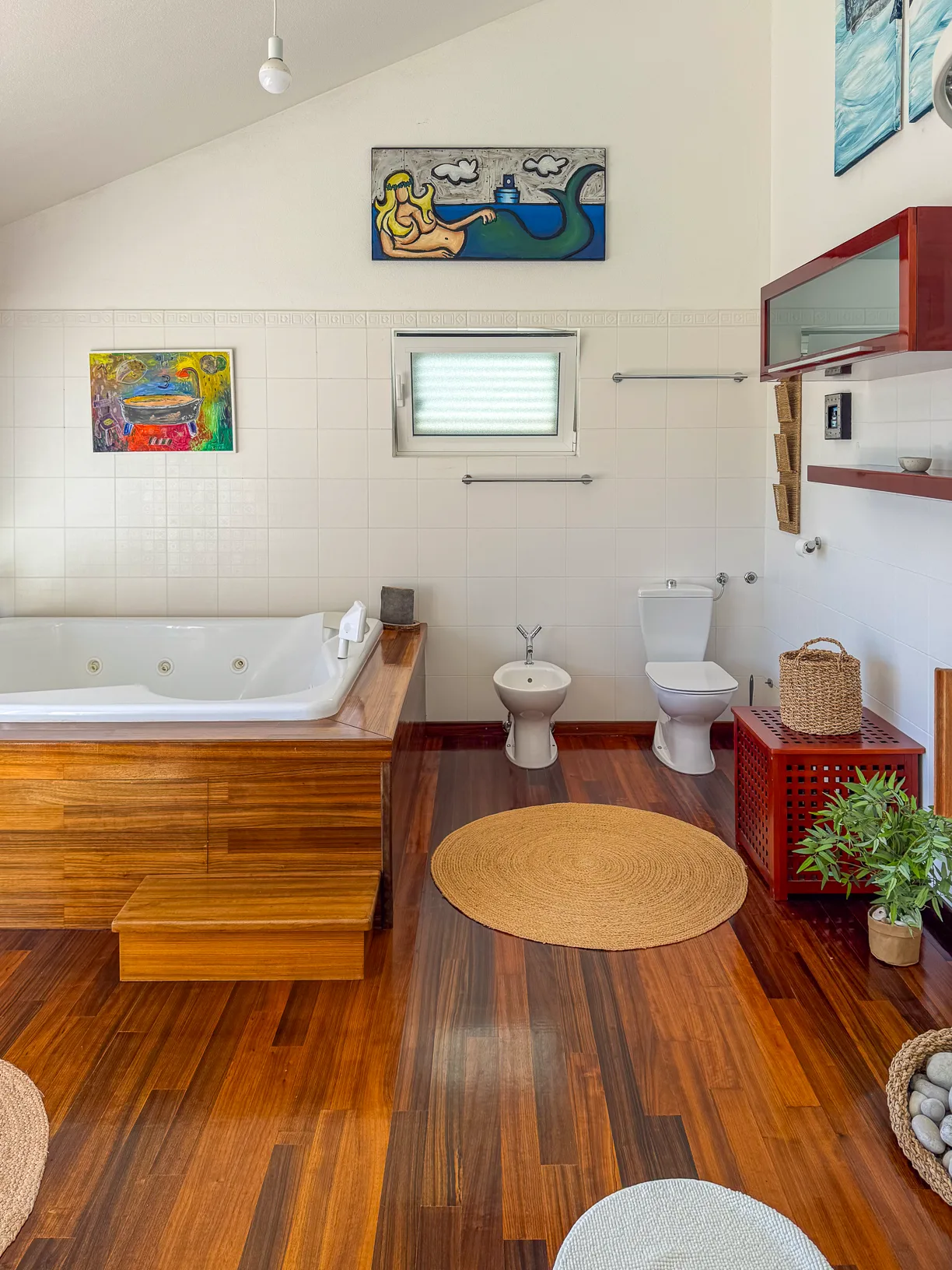 Master Bedroom with en-suite bathroom at Villa Aqua — photo 7