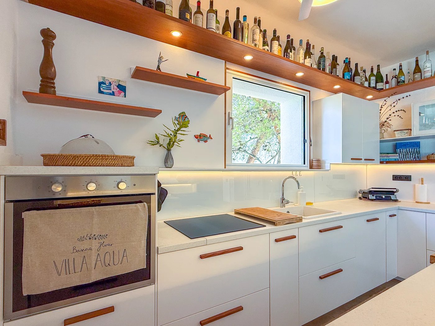 Kitchen at Villa Aqua — photo 2